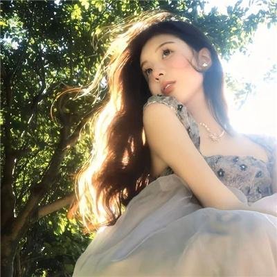 潇洒佳人淡淡妆